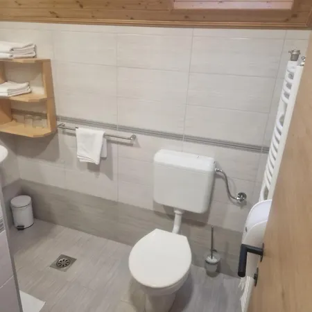 Bivanje na kmetiji Turisticna Kmetija Ramsak Zrece